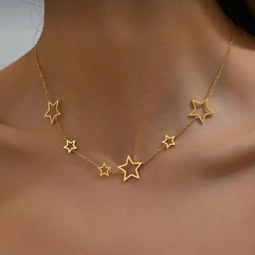 Gold Star Necklace Q474